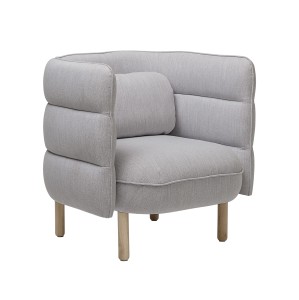 Szary skandynawski fotel z wałeczkami