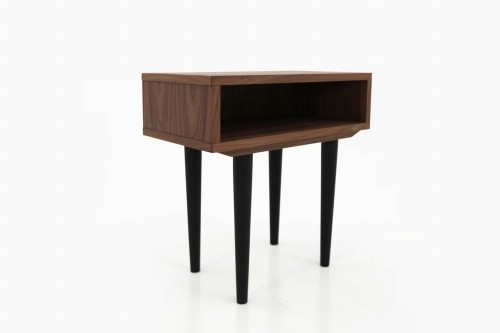 Prosta szafka nocna O_P05 orzech