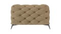 Obszerny pikowany fotel Chesterfield Chloe Ciepły Beż