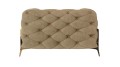 Pikowany fotel Chesterfield Chloe Bis ciepły beż na nóżkach Glamour
