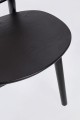 Czarne krzesło z oparciem z plecionki Adolis