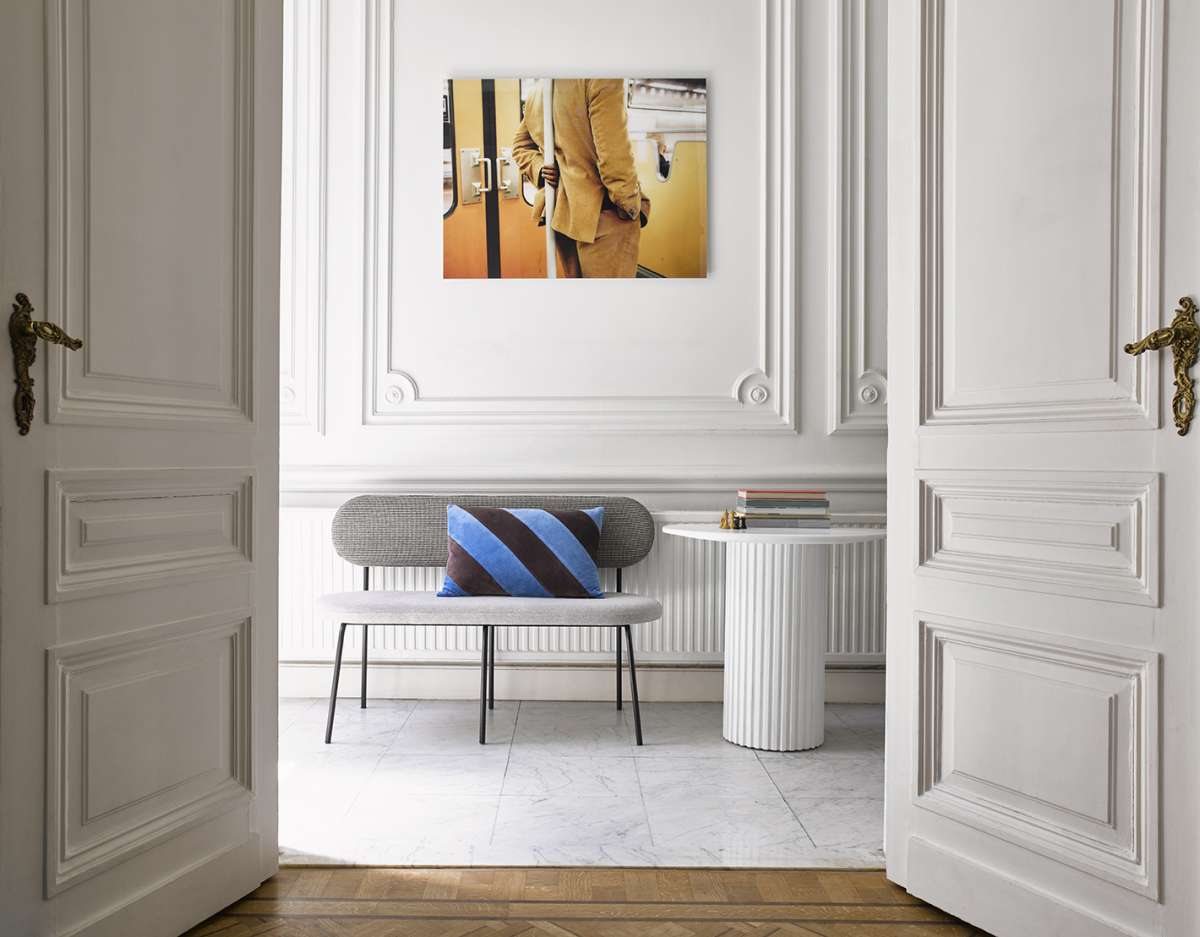 Ławeczka stołowa w kolorze szarym